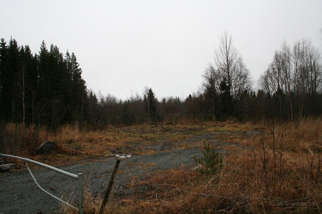 IMG_5668.JPG - Här var det ett ordentligt skrotupplag till för någon vecka sedan. Nu är allt inklusive burken med glasfiber i bortfraktat. Städat och snyggt blev det.