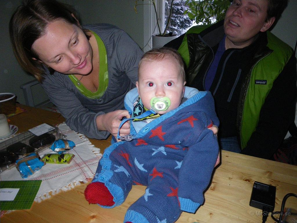 IMGP4939.JPG - Lukas kom med mor och far för att hälsa på