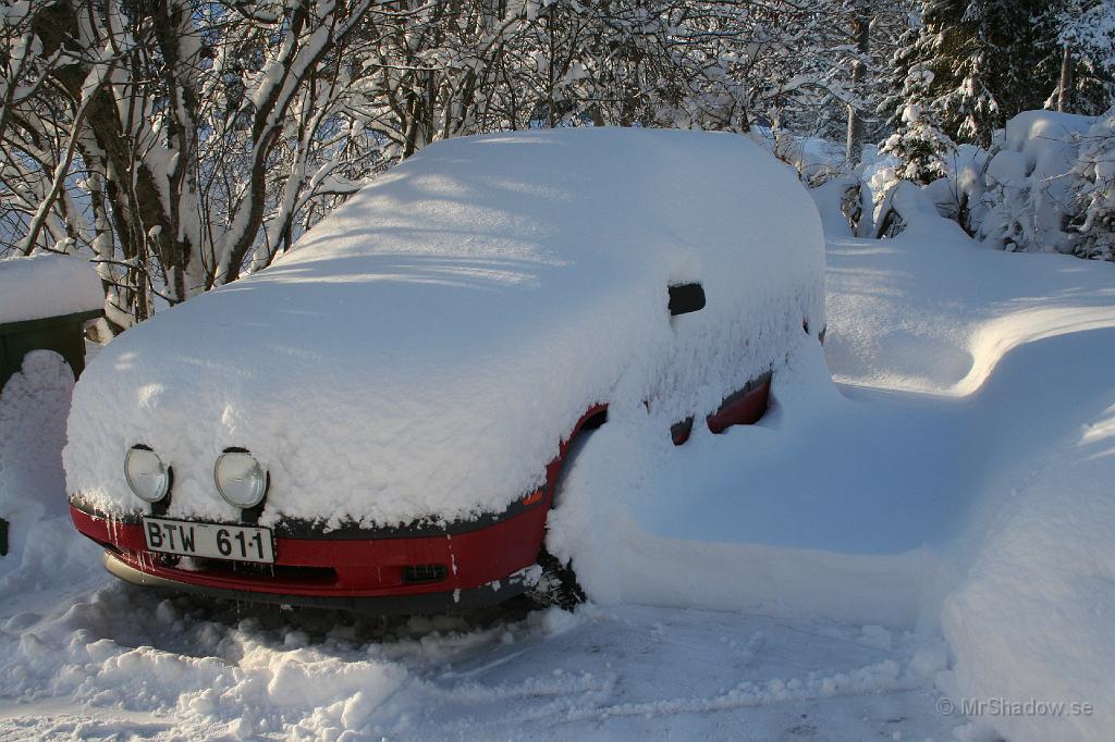 IMG_3308.JPG - Vackert väder denna söndag, men fortfarande är lastbilen insnöad, nästan..