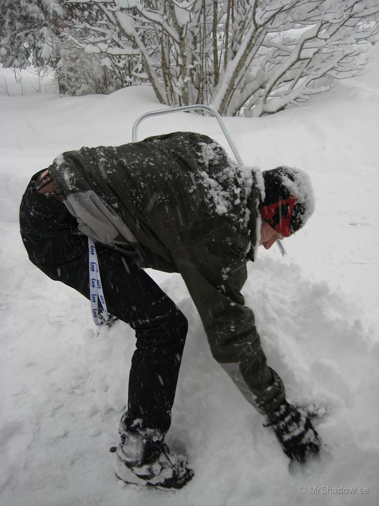 IX70_0512.JPG - Snösläden måste lastas full, så handkraft behövs.