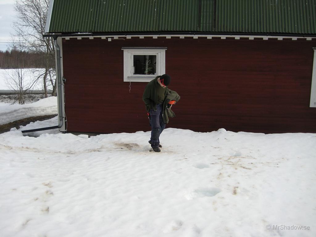 IX70_0795.JPG - Boduguard testar igen att gå på vatten.. Fast egentligen försöker han rengöra skorna..