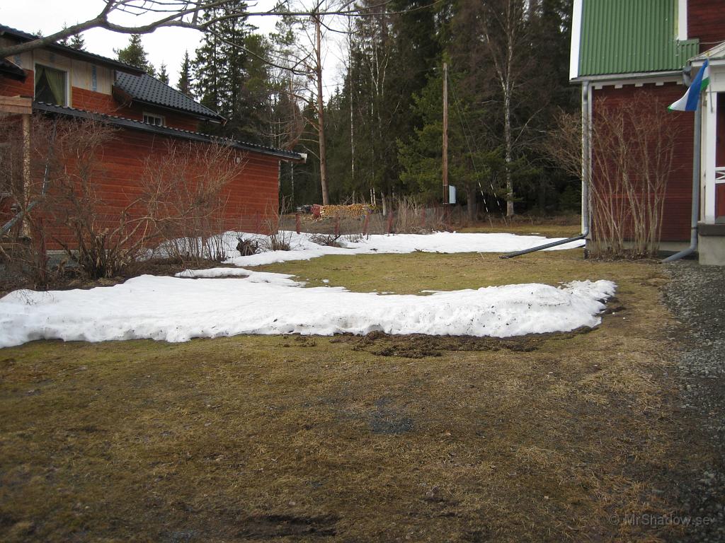 IX70_0914.JPG - 2008-04-27  Här var det nästan en meter snö för några veckor sedan