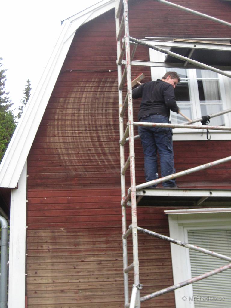 IX70_1229.JPG - Tydligen olika revision på färgen använd på under och övervåning. Inte riktigt samma nyans.Den på övervåningen är lite mörkare men sitter inte så mycket bättre.