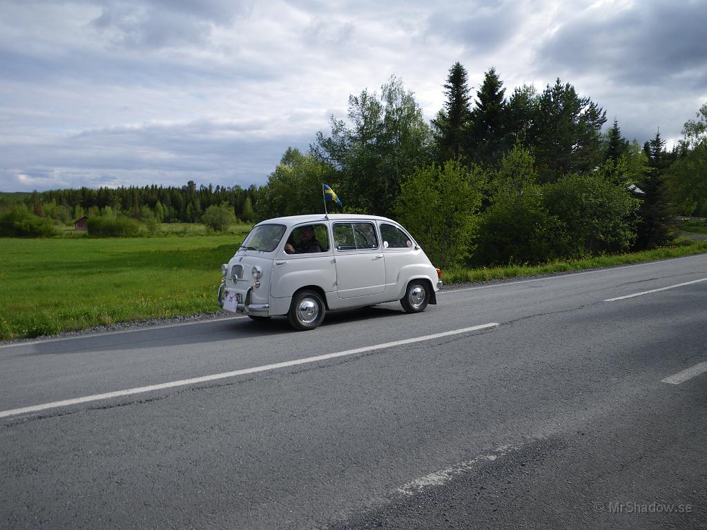 IMGP1021.JPG - Lyckades inte fånga Lloyden, men denna festliga Fiat fastnade på pixel.. Lloyden jagade en Scania V8 med last, så jag undrar om Steve med Lloyden skulle hjälpa till å dra i någon backe..