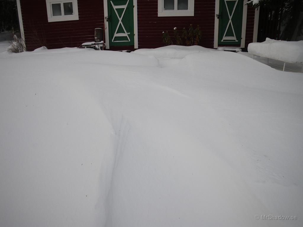 IMGP5517.JPG - Snödrev har det varit, vilket ger lite jobb i snöskottarsvängen..