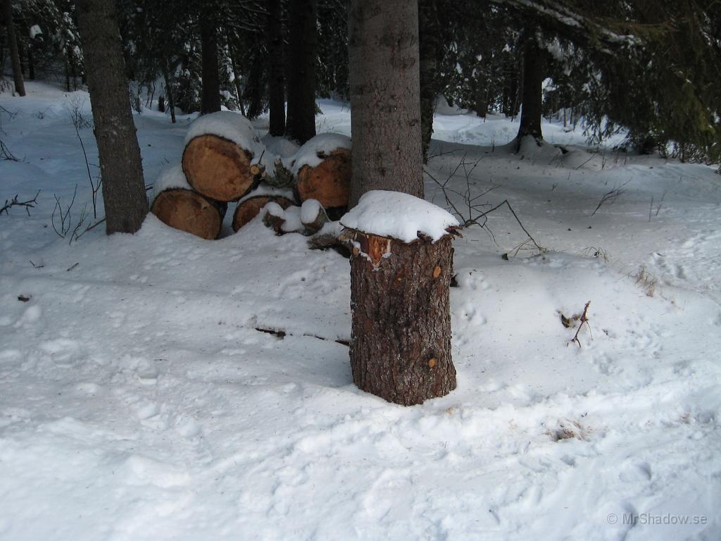 IX70_0216.JPG - HuggkubbenLite insnöad för tillfället ☺Det finns en till som står inne i uthuset och den används..